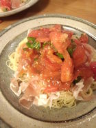 トマトと生ハムとバジルの冷たいパスタ